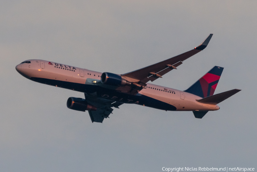 Delta Air Lines Boeing 767-3P6(ER) (N154DL) | Photo 269371