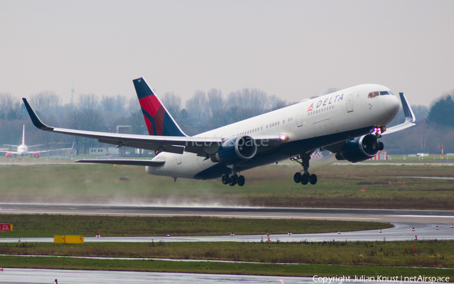 Delta Air Lines Boeing 767-3P6(ER) (N155DL) | Photo 99375