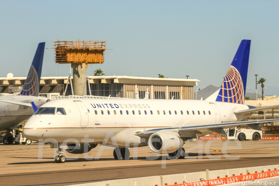 United Express (SkyWest Airlines) Embraer ERJ-175LR (ERJ-170-200LR) (N156SY) | Photo 427772