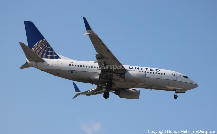 United Airlines Boeing 737-724 (N15712) | Photo 378000