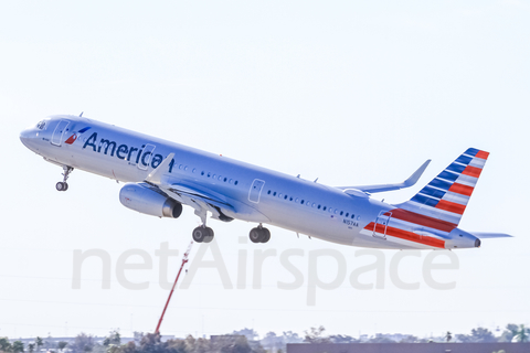 American Airlines Airbus A321-231 (N157AA) at  Phoenix - Sky Harbor, United States
