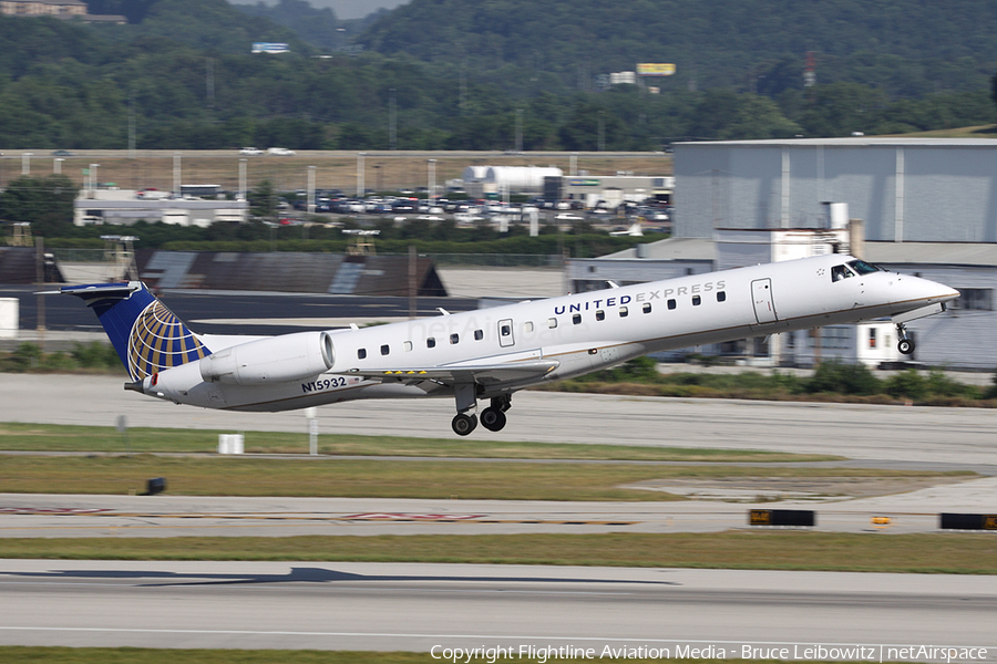 United Express (ExpressJet Airlines) Embraer ERJ-145EP (N15932) | Photo 88387