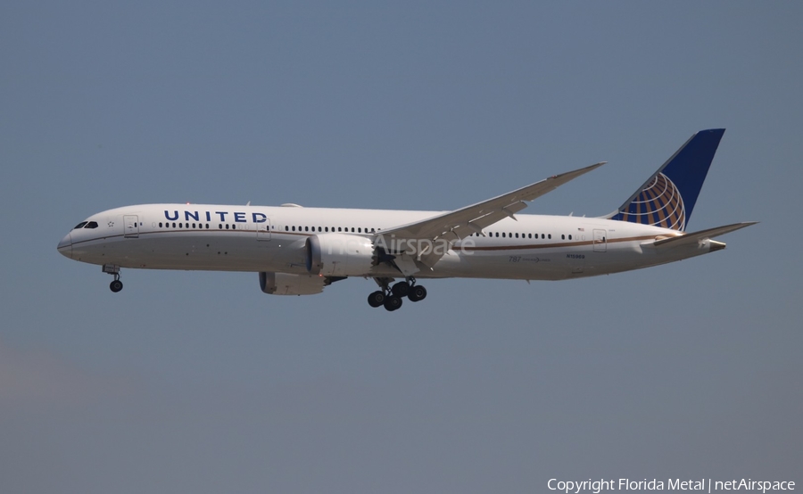 United Airlines Boeing 787-9 Dreamliner (N15969) | Photo 378005