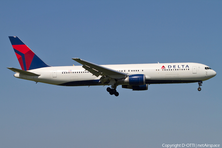 Delta Air Lines Boeing 767-332(ER) (N1602) | Photo 358357