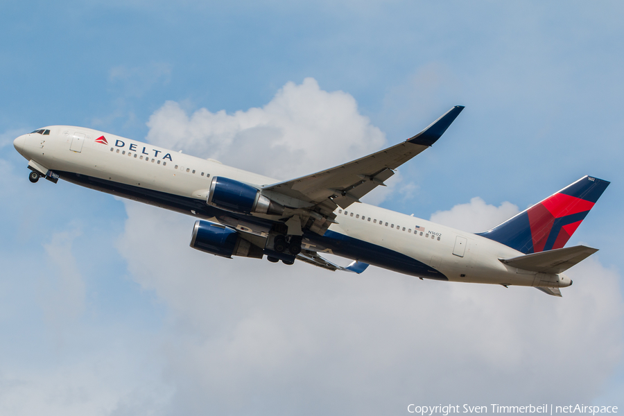 Delta Air Lines Boeing 767-332(ER) (N1602) | Photo 344953