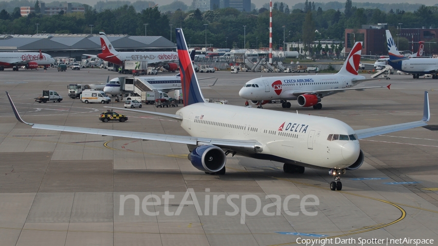 Delta Air Lines Boeing 767-332(ER) (N1603) | Photo 216394