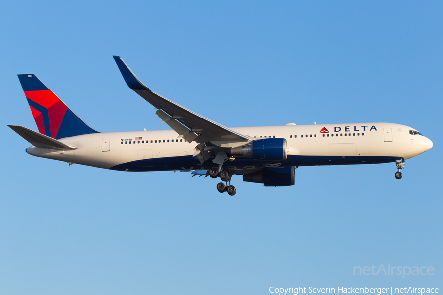 Delta Air Lines Boeing 767-332(ER) (N1604R) | Photo 226267