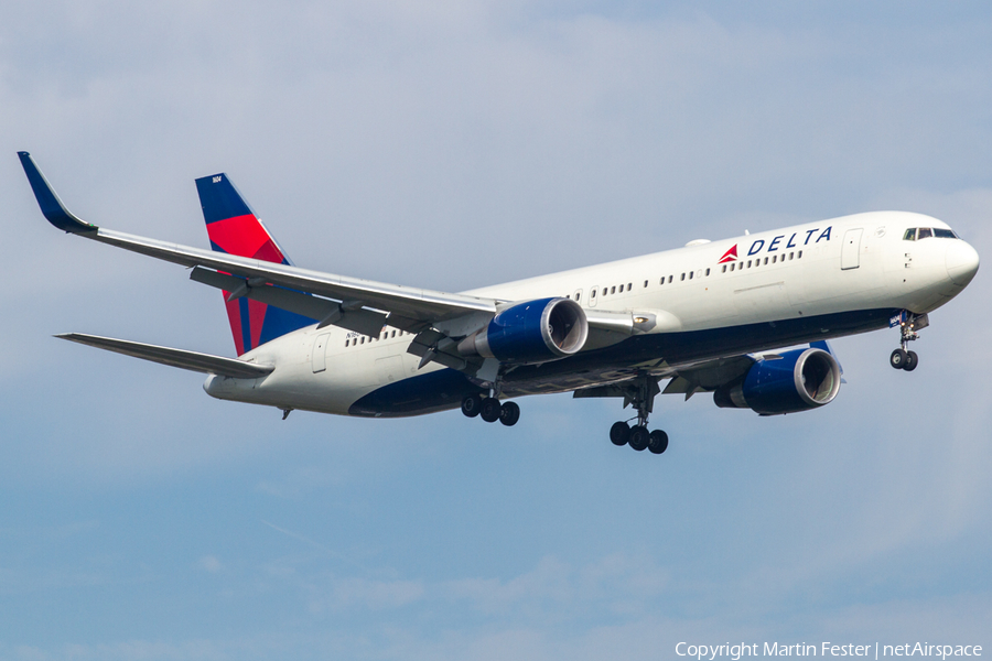 Delta Air Lines Boeing 767-332(ER) (N1604R) | Photo 345066