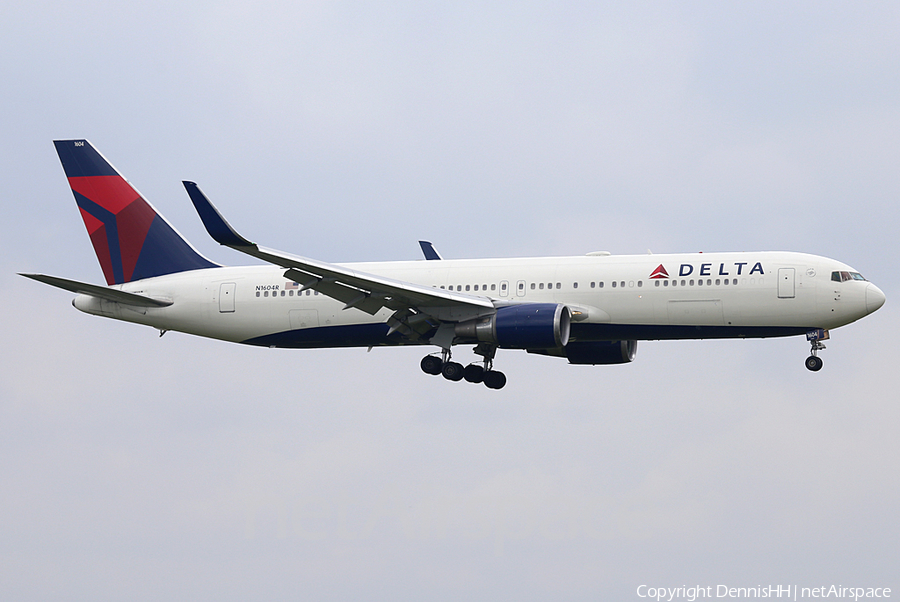 Delta Air Lines Boeing 767-332(ER) (N1604R) | Photo 396734