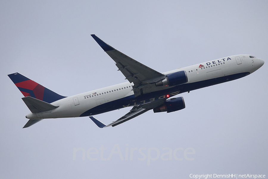 Delta Air Lines Boeing 767-332(ER) (N1604R) | Photo 445873