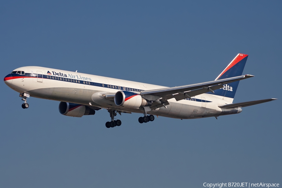 Delta Air Lines Boeing 767-332(ER) (N1605) | Photo 680542