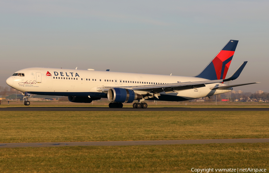 Delta Air Lines Boeing 767-332(ER) (N16065) | Photo 300497