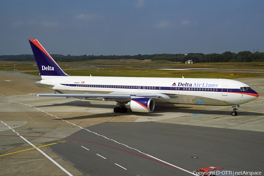 Delta Air Lines Boeing 767-332(ER) (N16065) | Photo 414865