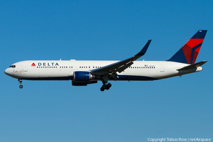 Delta Air Lines Boeing 767-332(ER) (N16065) | Photo 347345