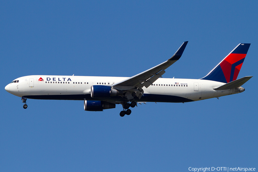 Delta Air Lines Boeing 767-332(ER) (N1607B) | Photo 386283