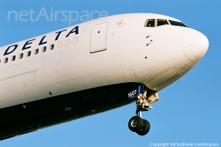 Delta Air Lines Boeing 767-332(ER) (N1607B) | Photo 30248