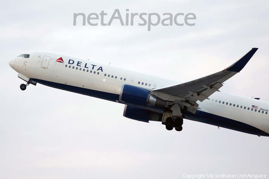 Delta Air Lines Boeing 767-332(ER) (N1608) | Photo 42254