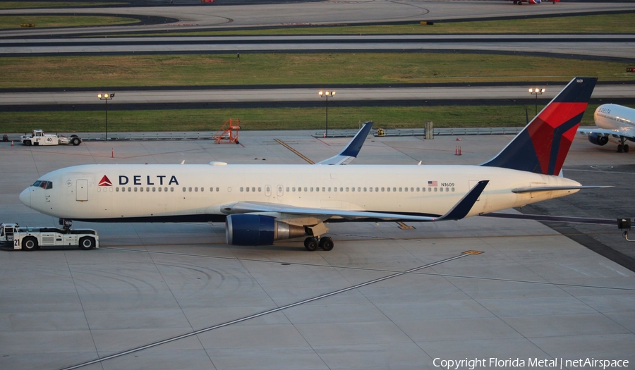 Delta Air Lines Boeing 767-332(ER) (N1609) | Photo 327316