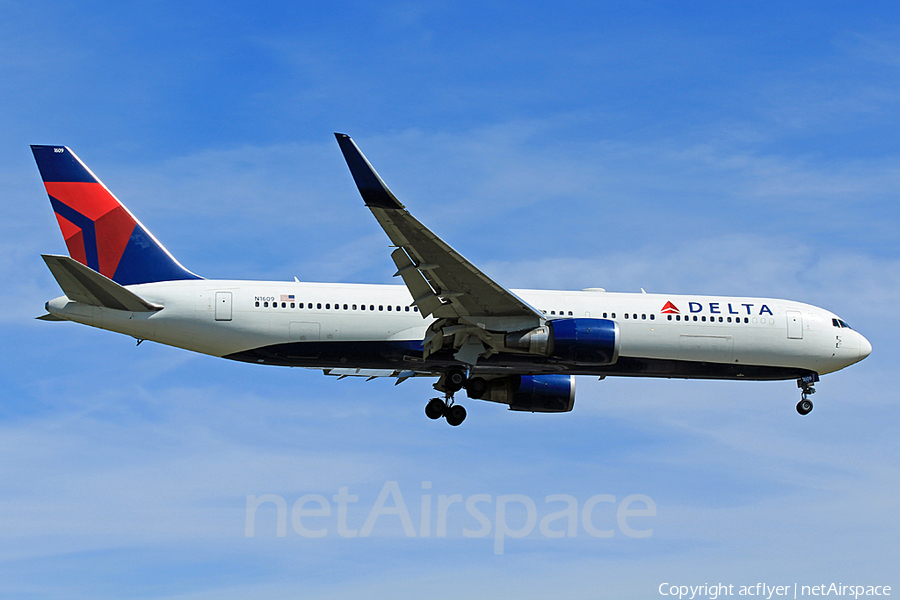 Delta Air Lines Boeing 767-332(ER) (N1609) | Photo 176245