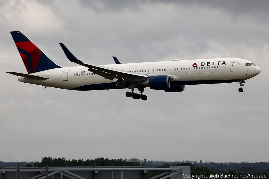 Delta Air Lines Boeing 767-332(ER) (N1609) | Photo 185528