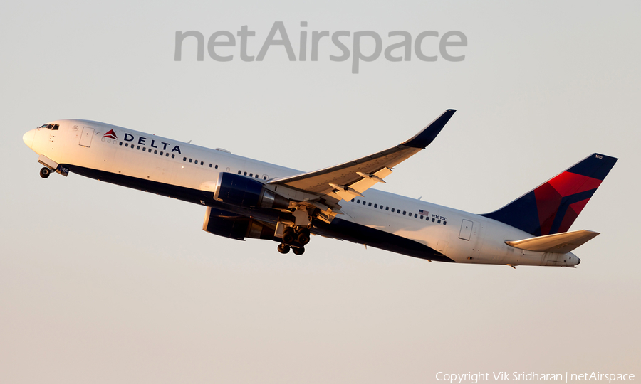Delta Air Lines Boeing 767-332(ER) (N1610D) | Photo 100910
