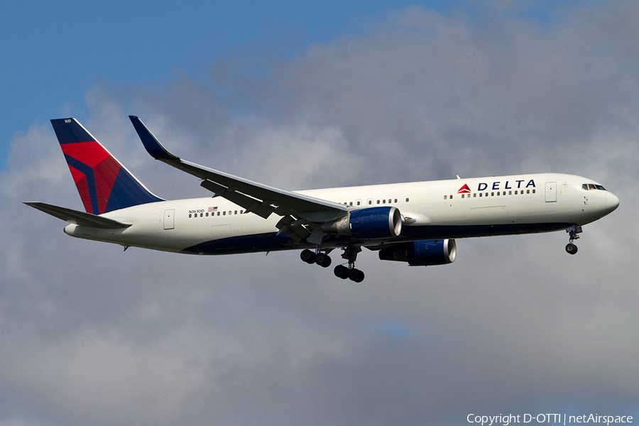 Delta Air Lines Boeing 767-332(ER) (N1610D) | Photo 363667