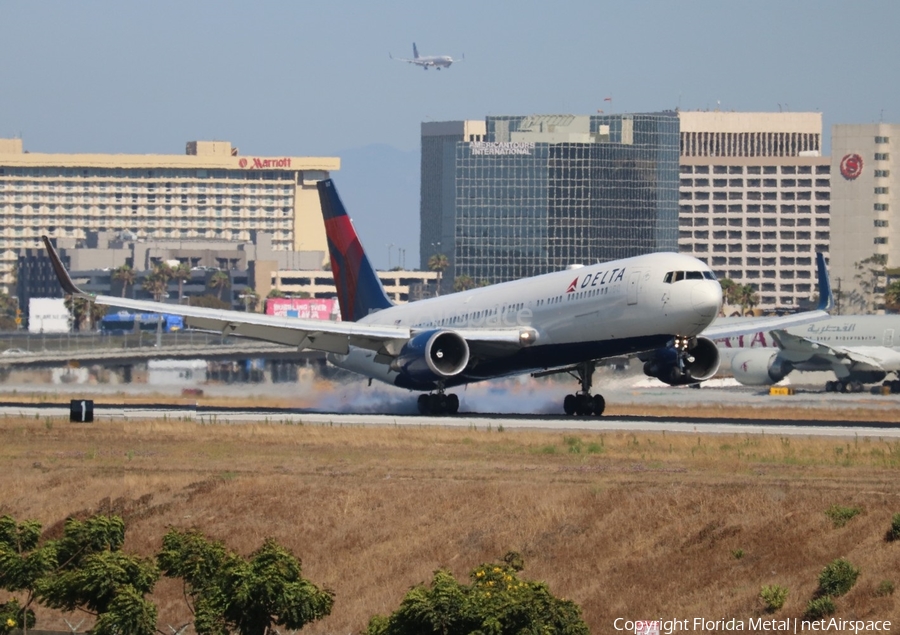Delta Air Lines Boeing 767-332(ER) (N1611B) | Photo 300078