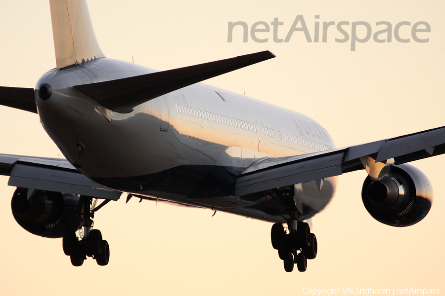 Delta Air Lines Boeing 767-332(ER) (N1611B) | Photo 31131