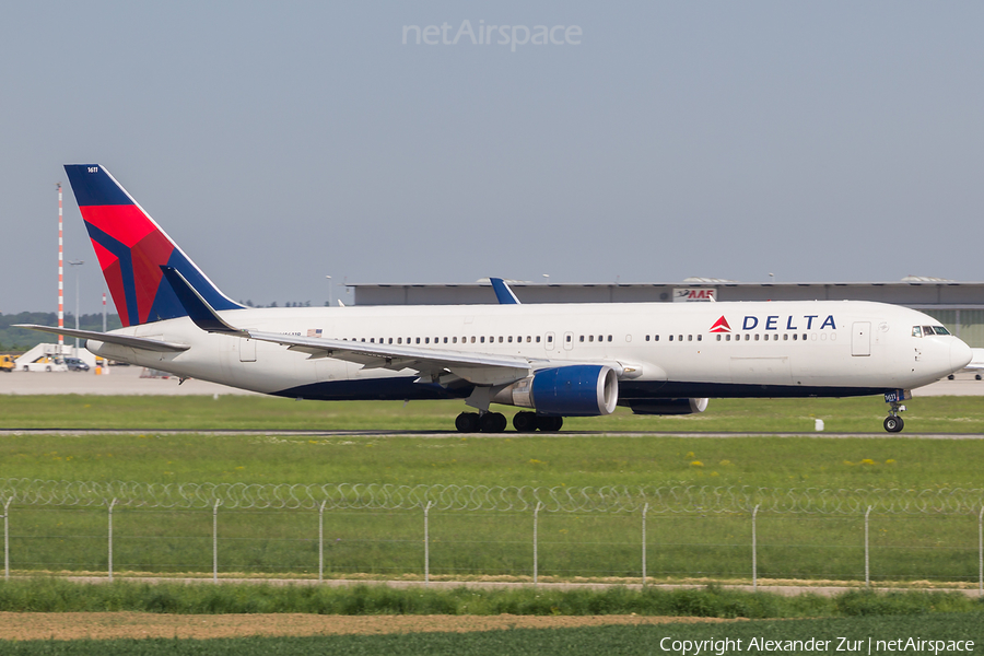 Delta Air Lines Boeing 767-332(ER) (N1611B) | Photo 76706