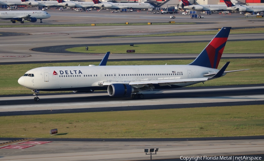 Delta Air Lines Boeing 767-322(ER) (N1613B) | Photo 327319