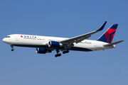 Delta Air Lines Boeing 767-322(ER) (N1613B) at  Los Angeles - International, United States