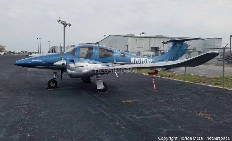 (Private) Diamond DA62 (N1615W) | Photo 358529