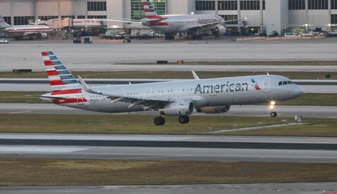 American Airlines Airbus A321-231 (N163AA) at  Miami - International, United States