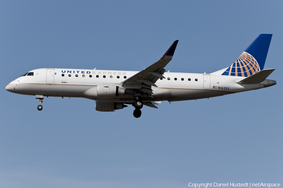 United Express (SkyWest Airlines) Embraer ERJ-175LR (ERJ-170-200LR) (N163SY) | Photo 445750