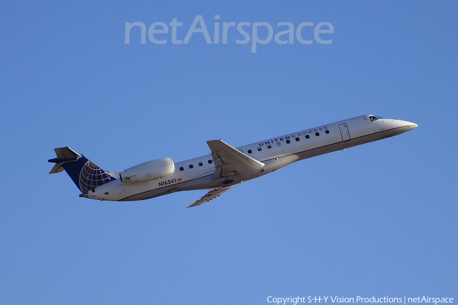 United Express (ExpressJet Airlines) Embraer ERJ-145LR (N16541) | Photo 61000