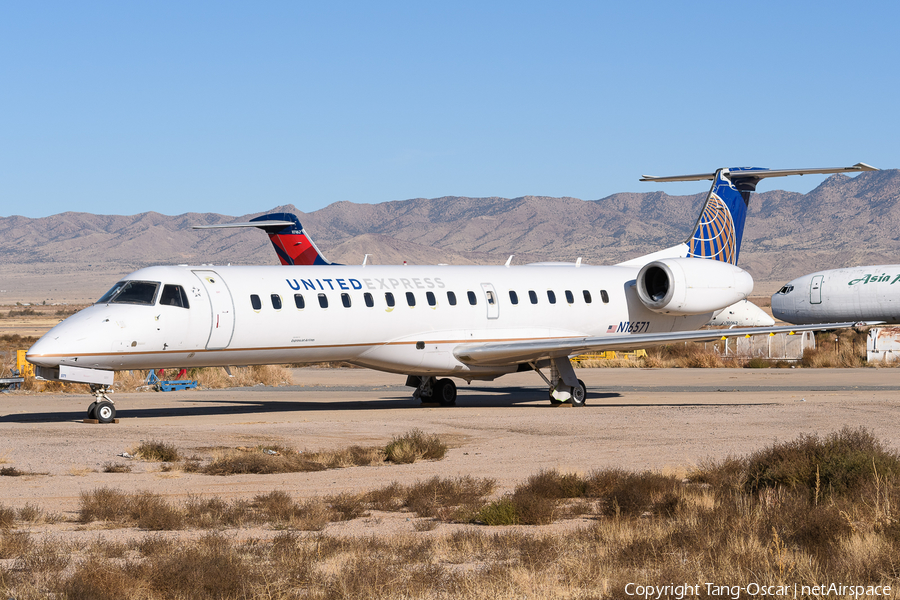 United Express (ExpressJet Airlines) Embraer ERJ-145LR (N16571) | Photo 541379