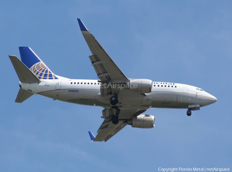 Continental Airlines Boeing 737-524 (N16632) | Photo 304446