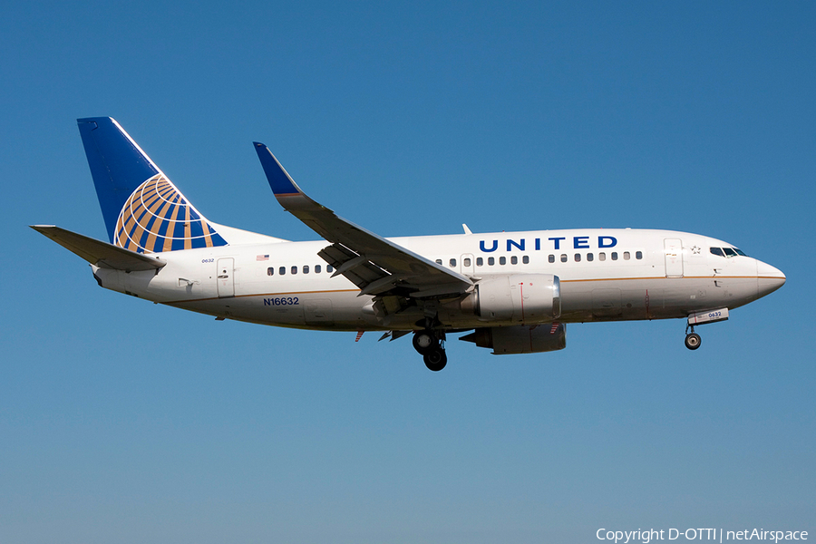 United Airlines Boeing 737-524 (N16632) | Photo 386158