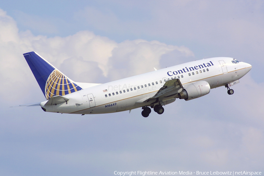 Continental Airlines Boeing 737-524 (N16642) | Photo 187201