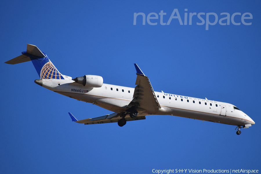 United Express (GoJet Airlines) Bombardier CRJ-702 (N166GJ) | Photo 137445