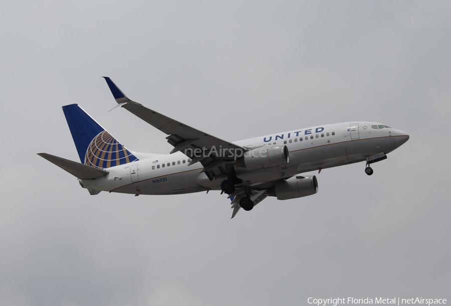 United Airlines Boeing 737-724 (N16701) | Photo 310640