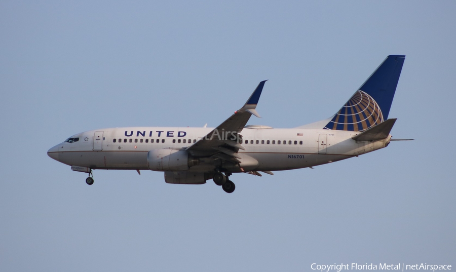 United Airlines Boeing 737-724 (N16701) | Photo 378013