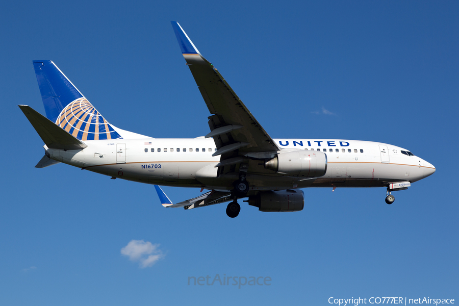 United Airlines Boeing 737-724 (N16703) | Photo 24877