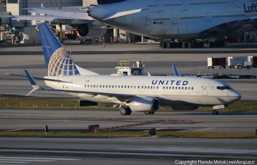 United Airlines Boeing 737-724 (N16703) | Photo 299939