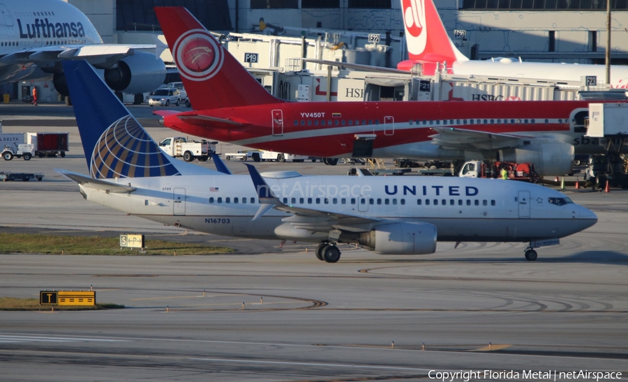 United Airlines Boeing 737-724 (N16703) | Photo 378014