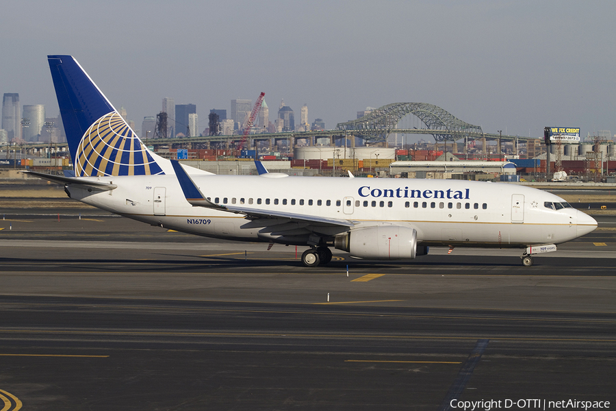 Continental Airlines Boeing 737-724 (N16709) | Photo 344267