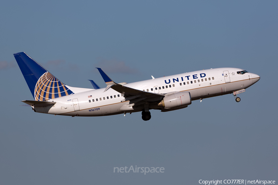 United Airlines Boeing 737-724 (N16709) | Photo 289703
