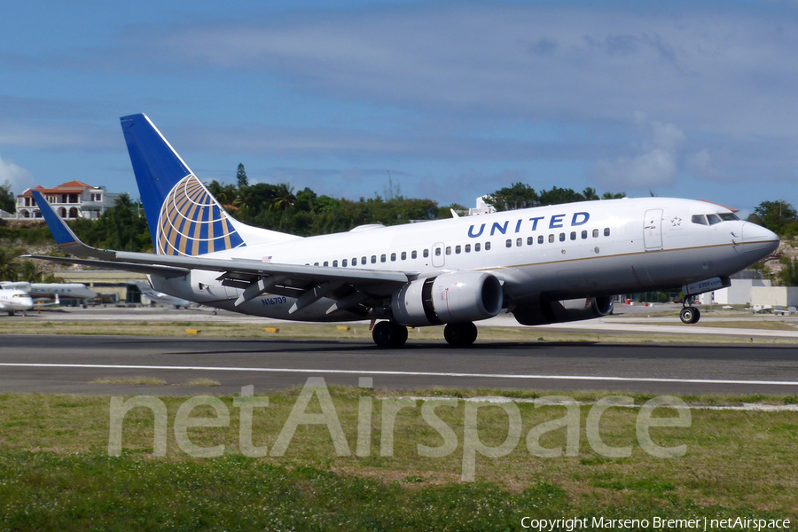 United Airlines Boeing 737-724 (N16709) | Photo 8364