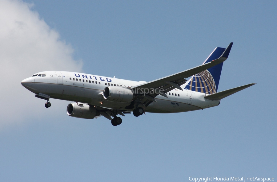 United Airlines Boeing 737-724 (N16713) | Photo 304448