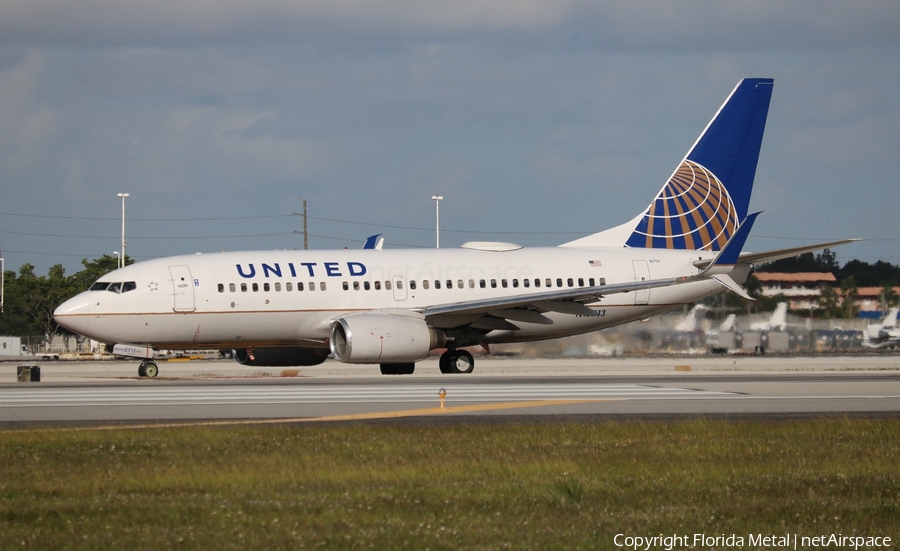United Airlines Boeing 737-724 (N16713) | Photo 378015